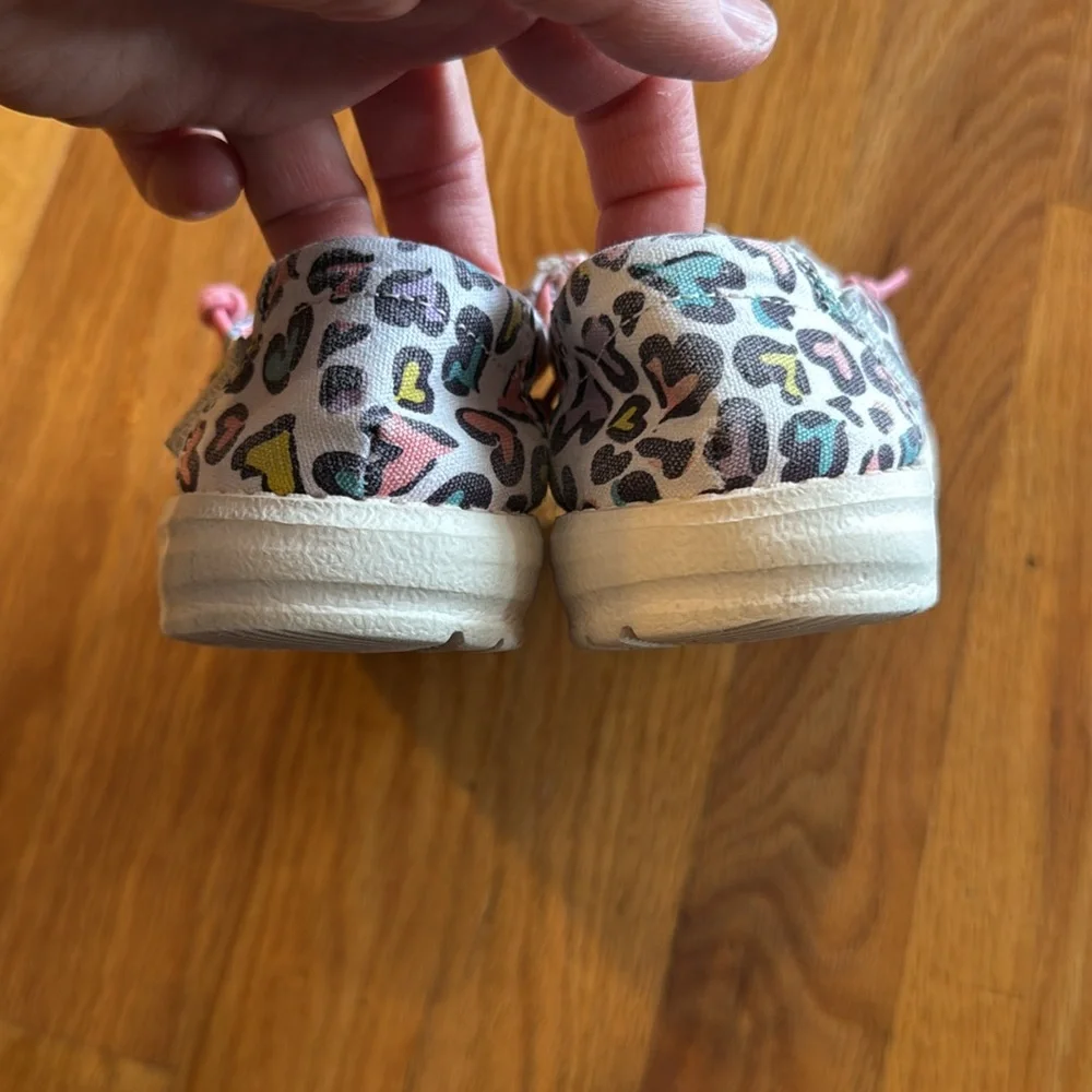 HEYDUDE Youth Size 11 Wendy Multicolor Heart Canvas Shoes